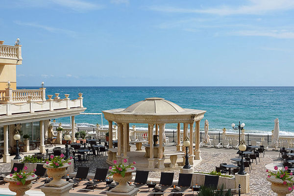 Fronte mare con servizio spiaggia incluso