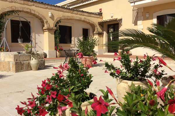 Antica masseria siciliana nell'oasi di Vendicari