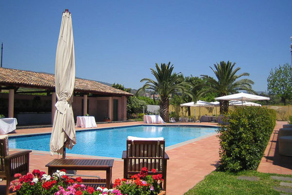 A 2 km dalla spiaggia, con vista sull'Etna