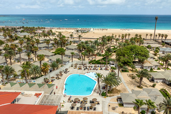 Spiagge infinite con sabbia finissima e mare dai colori caraibici