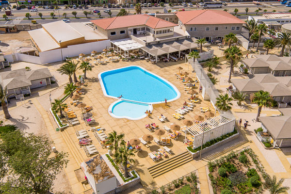Spiagge infinite con sabbia finissima e mare dai colori caraibici