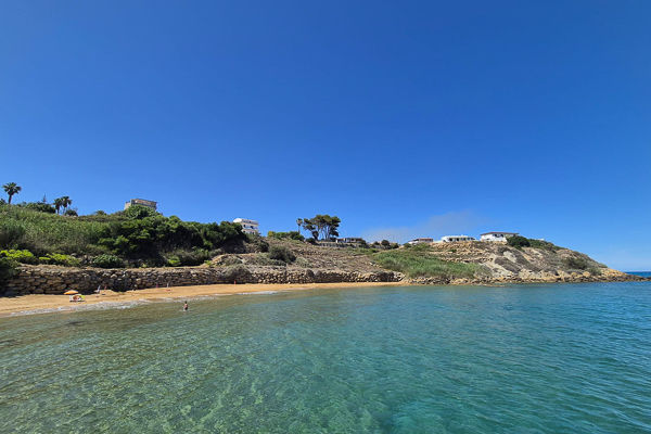 A 700 metri dalla splendida spiaggia di Baia di Capo Bianco