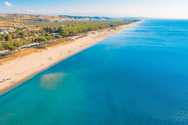 Villaggio panoramico tra gli uliveti affacciato sul Golfo di Squillace