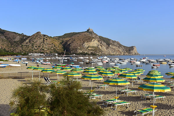 A 900 metri dai Laghetti di Marinello
