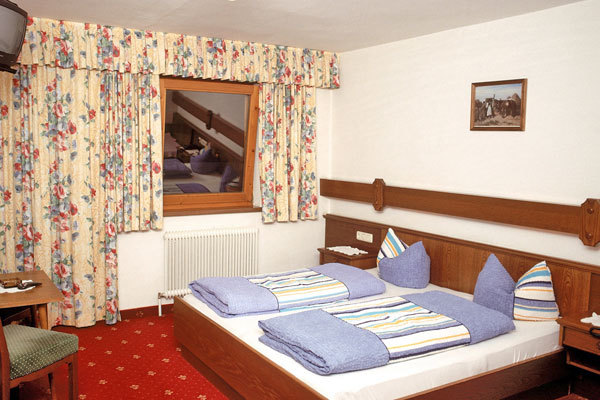 HOTEL SCHNEEBERGER - Niederau