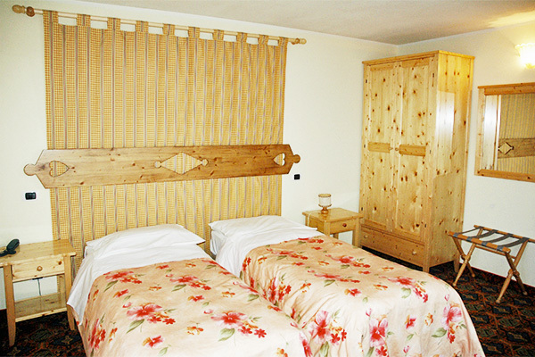 HOTEL VILLA EMMA - Canazei Canazei Chic & Cheap