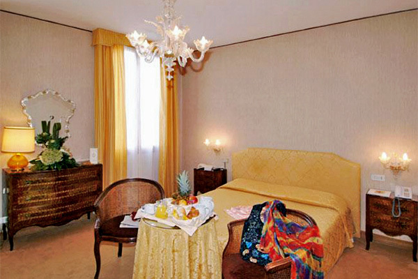HOTEL CONTINENTAL - Venezia Fuga romantica a Venezia!