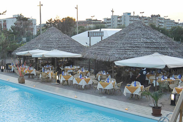 GRAND HOTEL AZZURRA CLUB - Lido Adriano A pochi passi dalla spiaggia