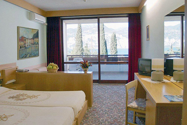 HOTEL LAURA CHRISTINA - Malcesine Posizione tranquilla tra lago e montagna
