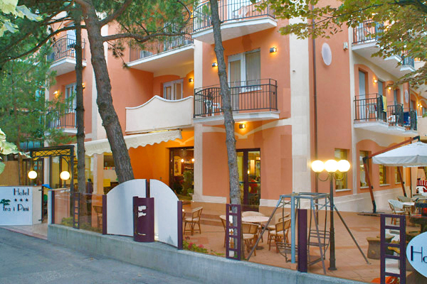 HOTEL FRA I PINI - Viserbella di Rimini Family Hotel in Romagna
