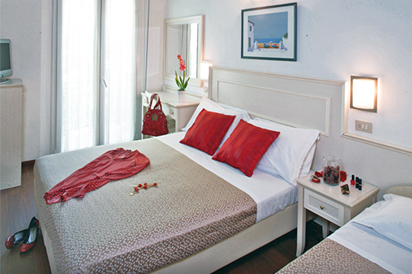 HOTEL FRA I PINI - Viserbella di Rimini Family Hotel in Romagna