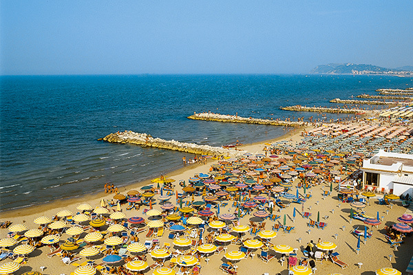 HOTEL FRA I PINI - Viserbella di Rimini Family Hotel in Romagna