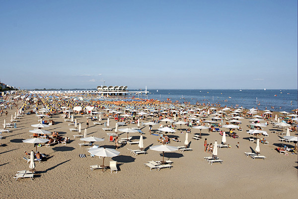 HOTEL HELVETIA - Lignano Sabbiadoro Nel cuore della vivace Lignano Sabbiadoro