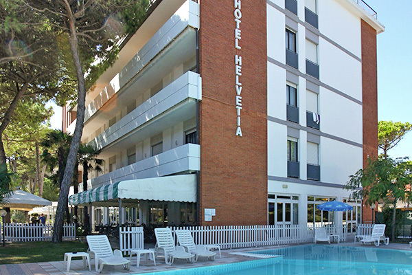 HOTEL HELVETIA - Lignano Sabbiadoro Nel cuore della vivace Lignano Sabbiadoro