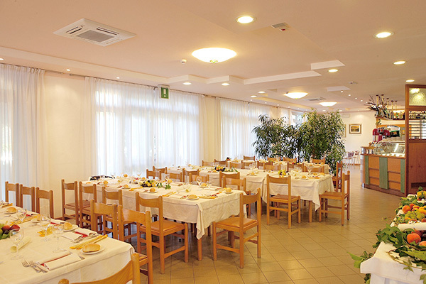 HOTEL HELVETIA - Lignano Sabbiadoro Nel cuore della vivace Lignano Sabbiadoro