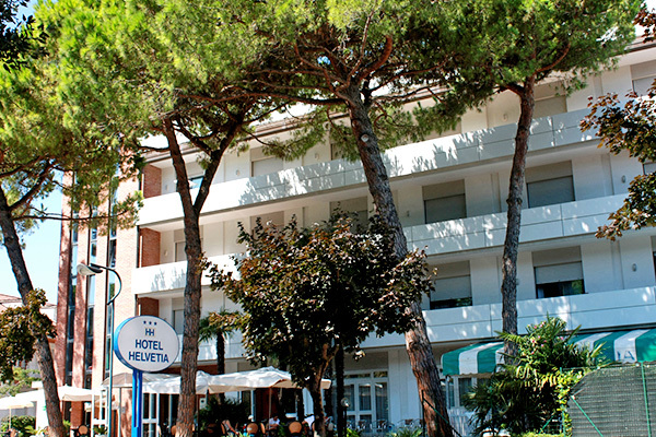 HOTEL HELVETIA - Lignano Sabbiadoro Nel cuore della vivace Lignano Sabbiadoro