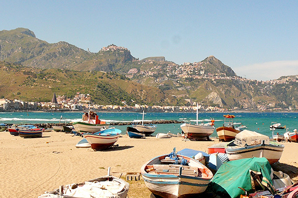 HOTEL VILLA ATHENA - Giardini-Naxos A 50 metri dal mare