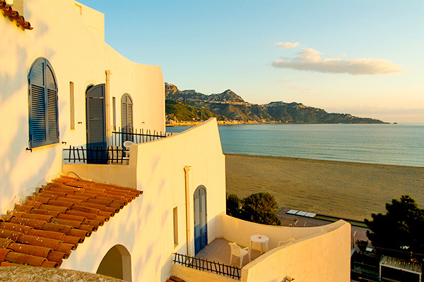 HOTEL VILLA ATHENA - Giardini-Naxos A 50 metri dal mare