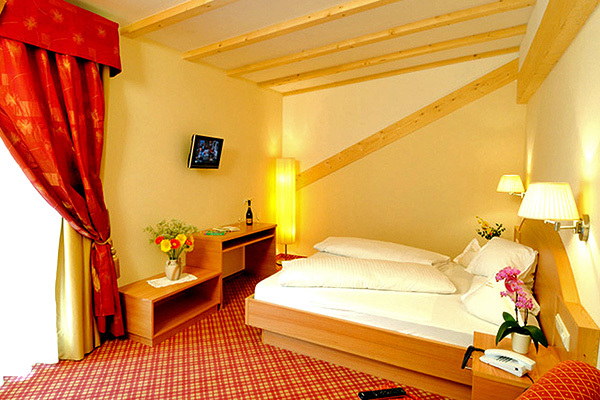 HOTEL STAMSERHOF - Andriano Stile alpino, con degustazione di vini