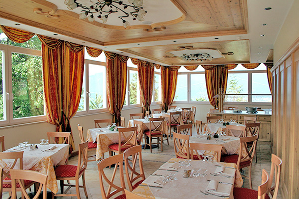 HOTEL STELLA DELLE ALPI 3*S - Ronzone (TN) Tipico stile alpino in Val di Non