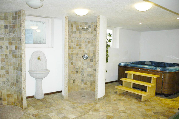 HOTEL VILLA EMMA - Canazei Canazei Chic & Cheap