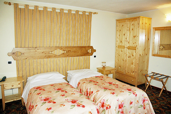 HOTEL VILLA EMMA - Canazei Canazei Chic & Cheap