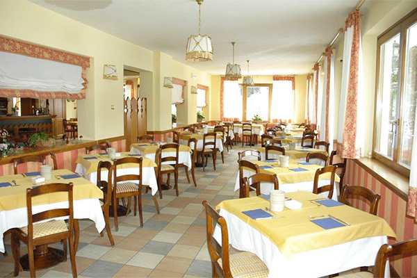 HOTEL VILLA EMMA - Canazei Canazei Chic & Cheap