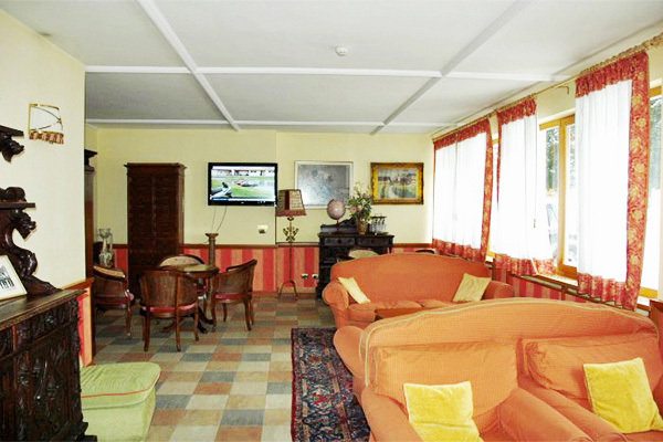 HOTEL VILLA EMMA - Canazei Canazei Chic & Cheap