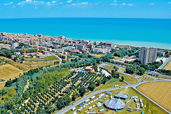 CAMPING PARADISE - Porto Recanati Immerso in 40.000 mq di verde