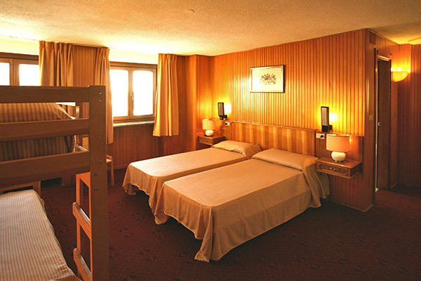 HOTEL LO STAMBECCO 3* - Plan Maison (AO) Sulle piste, a 2.500 metri di altitudine