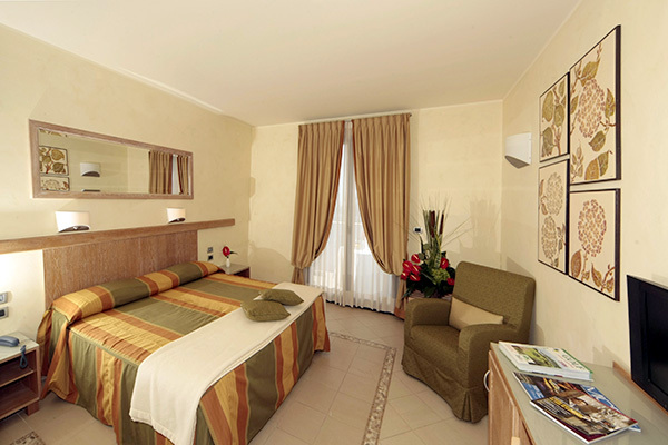 HOTEL CASTELLARO GOLF RESORT - Castellaro Ideale per gli amanti della natura e del golf