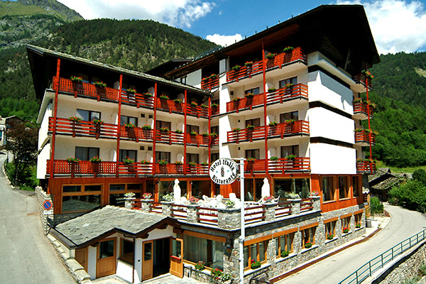 HOTEL ITALIA 3* - Brusson (AO) In posizione tranquilla, ideale per famiglie