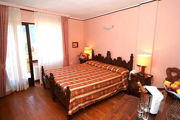HOTEL ITALIA 3* - Brusson (AO) In posizione tranquilla, ideale per famiglie