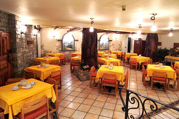 HOTEL ITALIA 3* - Brusson (AO) In posizione tranquilla, ideale per famiglie