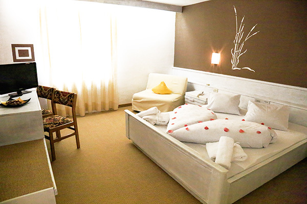 MOUNTAIN LAKE HOTEL VERNAGT - Senales Puro relax, sulle sponde del lago