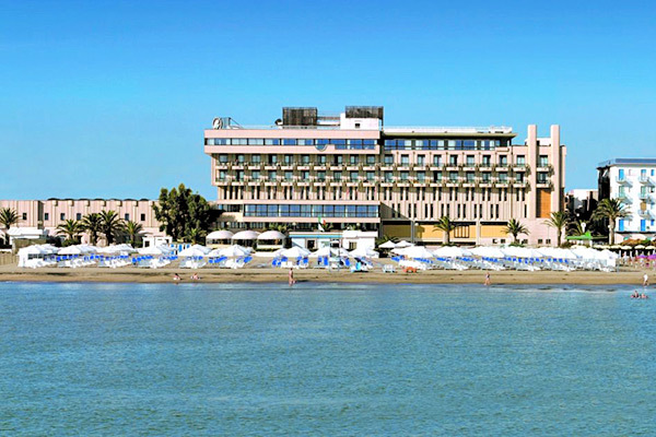 GRAND HOTEL TERME - Margherita di Savoia Fronte mare sul Gargano