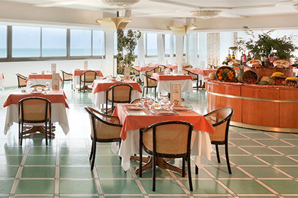 GRAND HOTEL TERME - Margherita di Savoia Fronte mare sul Gargano