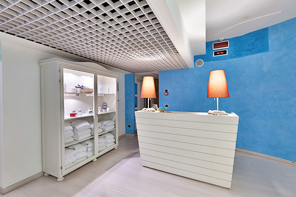 GRAND HOTEL TERME - Margherita di Savoia Fronte mare sul Gargano