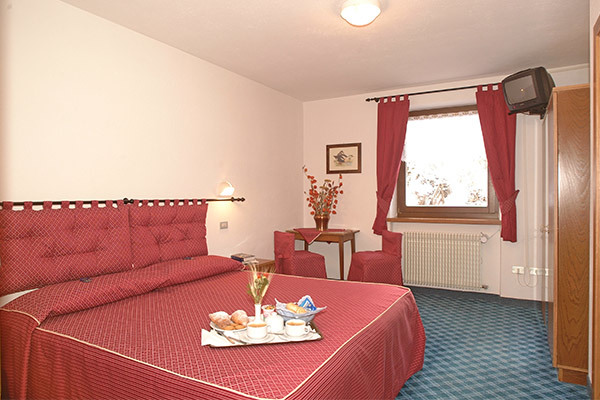 HOTEL CORONA - Carano A conduzione familiare, con vista panoramica