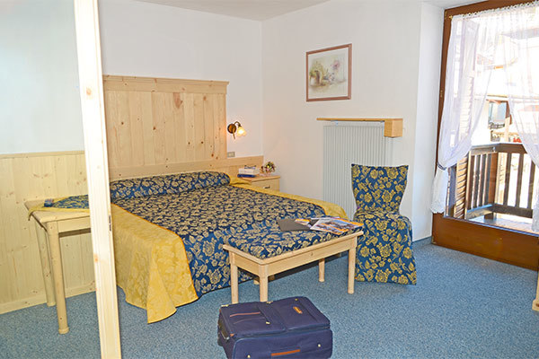 HOTEL CORONA - Carano A conduzione familiare, con vista panoramica