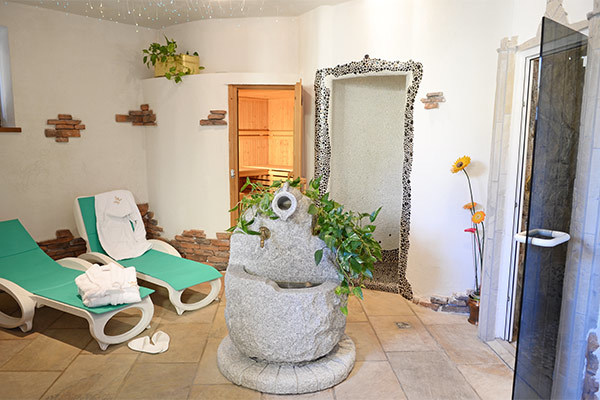 HOTEL CORONA - Carano A conduzione familiare, con vista panoramica