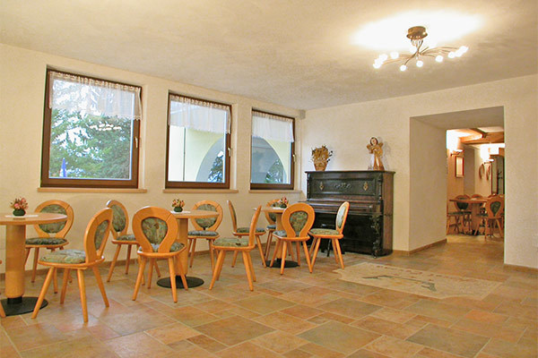 HOTEL CORONA - Carano A conduzione familiare, con vista panoramica