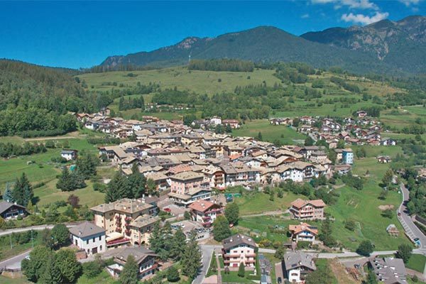 HOTEL CORONA - Carano A conduzione familiare, con vista panoramica