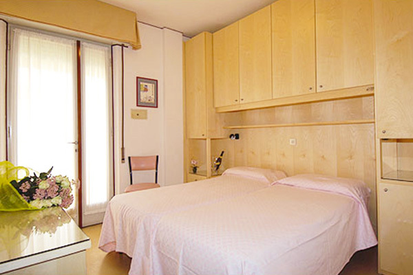HOTEL STIEFEL - Lignano Sabbiadoro Semplice ed essenziale, a 220 metri dal mare