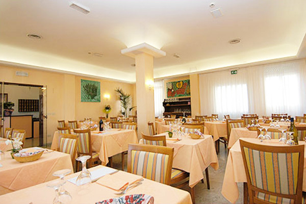 HOTEL STIEFEL - Lignano Sabbiadoro Semplice ed essenziale, a 220 metri dal mare