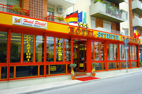 HOTEL STIEFEL - Lignano Sabbiadoro Semplice ed essenziale, a 220 metri dal mare