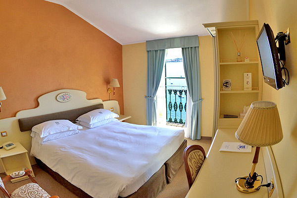 HOTEL VILLA PARADISO - Meina In villa dell'800, fronte lago