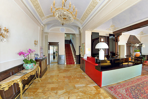 HOTEL VILLA PARADISO - Meina In villa dell'800, fronte lago