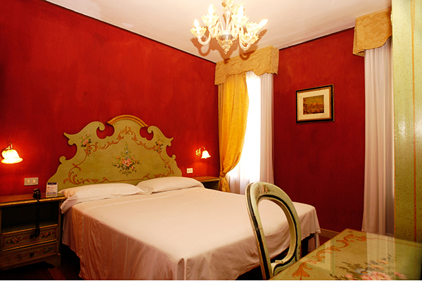 HOTEL MALIBRAN - Venezia Nel centro storico, in stile veneziano