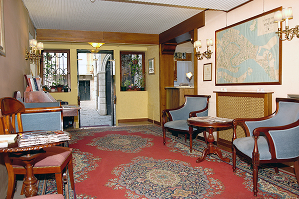 HOTEL MALIBRAN - Venezia Nel centro storico, in stile veneziano